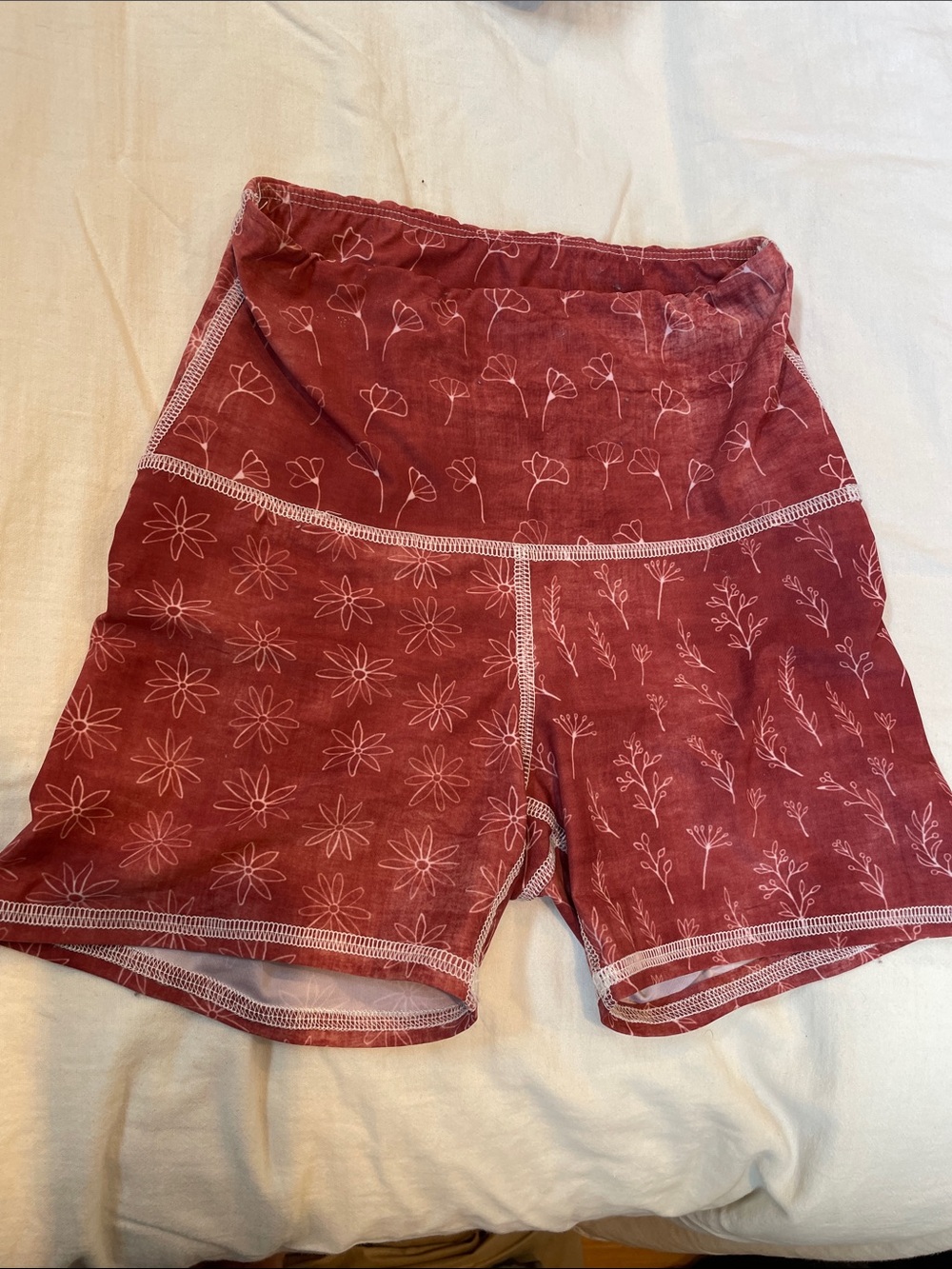 High-Rise Floral Print Athletic Bike Shorts in Maroon